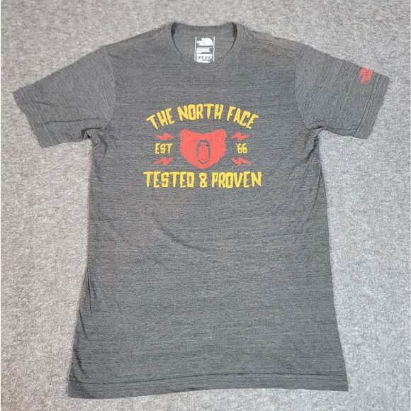 The North Face Bear Tested & Proven Logo Men Hiking T-Shirt Size S Gray Slim Fit - Picture 1 of 8